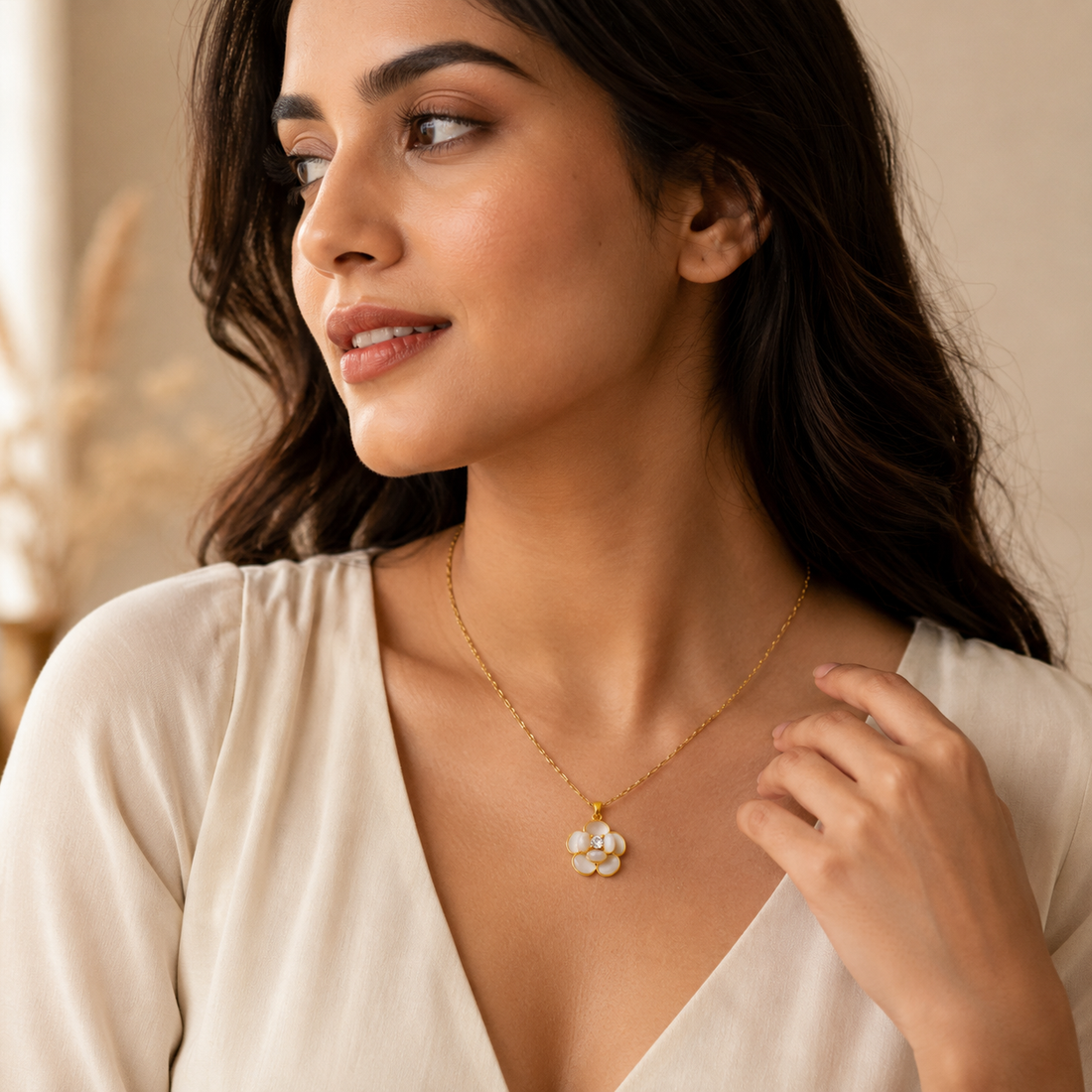 Classic Camellia Shell Pendant Necklace GWN -126