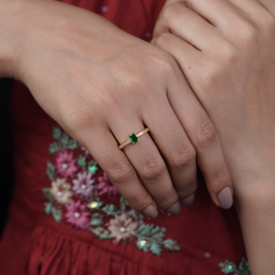 Classic Emerald Cut Green Solitaire Band Ring GWR-90