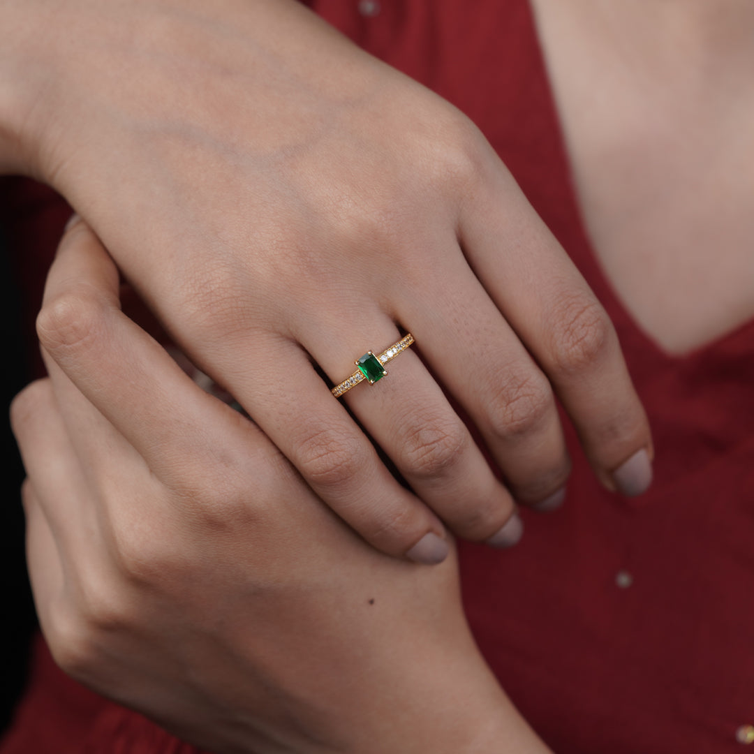 Classic Emerald Cut Green Solitaire Band Ring GWR-90